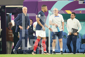 2022-11-26 - Coach of France Didier Deschamps, Kylian Mbappe of France during the FIFA World Cup 2022, Group D football match between France and Denmark on November 26, 2022 at Stadium 974 in Doha, Qatar - FOOTBALL - WORLD CUP 2022 - FRANCE V DENMARK - FIFA WORLD CUP - SOCCER