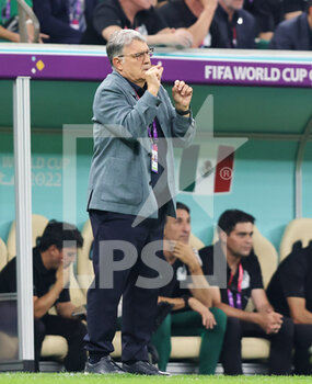 2022-11-26 - Head coach Gerardo Martino of Mexico during the FIFA World Cup 2022, Group C football match between Argentina and Mexico on November 26, 2022 at Lusail Stadium in Al Daayen, Qatar - FOOTBALL - WORLD CUP 2022 - ARGENTINA V MEXICO - FIFA WORLD CUP - SOCCER