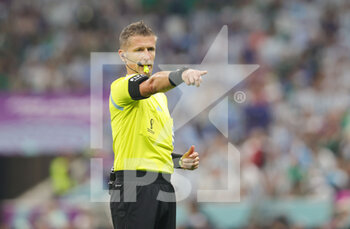 2022-11-26 - Referee Daniele Orsato during the FIFA World Cup 2022, Group C football match between Argentina and Mexico on November 26, 2022 at Lusail Stadium in Al Daayen, Qatar - FOOTBALL - WORLD CUP 2022 - ARGENTINA V MEXICO - FIFA WORLD CUP - SOCCER