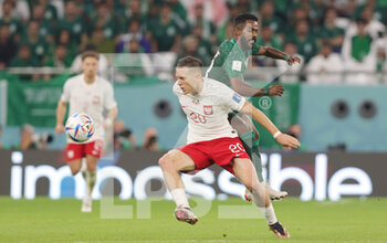 2022-11-26 - Piotr Zielinski of Poland, Nawaf al-Abed of Saudi Arabia during the FIFA World Cup 2022, Group C football match between Poland and Saudi Arabia on November 26, 2022 at Education City Stadium in Doha, Qatar - FOOTBALL - WORLD CUP 2022 - POLAND V SAUDI ARABIA - FIFA WORLD CUP - SOCCER
