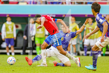 27/11/2022 - Wataru Endo (6) of Japan slides in and tackles Yeltsin Tejeda (17) of Costa Rica during the Fifa World Cup 2022, Group E football match between Japan and Costa Rica on November 27, 2022 at Ahmad bin Ali Stadium in Al Rayyan, Qatar - FOOTBALL - WORLD CUP 2022 - JAPAN V COSTA RICA - FIFA MONDIALI - CALCIO