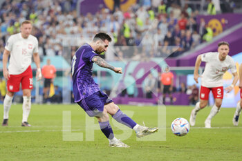 2022-11-30 - Lionel Messi of Argentina misses a penalty during the FIFA World Cup 2022, Group C football match between Poland and Argentina on November 30, 2022 at Stadium 974 in Doha, Qatar - FOOTBALL - WORLD CUP 2022 - POLAND V ARGENTINA - FIFA WORLD CUP - SOCCER