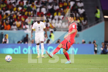 2022-11-28 - Hwang In-Beom of South Korea during the FIFA World Cup 2022, Group H football match between South Korea Republic and Ghana on November 28, 2022 at Education City Stadium in Doha, Qatar - FOOTBALL - WORLD CUP 2022 - KOREA REPUBLIC V GHANA - FIFA WORLD CUP - SOCCER