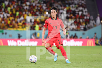 2022-11-28 - Kim Young-Gwon of South Korea during the FIFA World Cup 2022, Group H football match between South Korea Republic and Ghana on November 28, 2022 at Education City Stadium in Doha, Qatar - FOOTBALL - WORLD CUP 2022 - KOREA REPUBLIC V GHANA - FIFA WORLD CUP - SOCCER