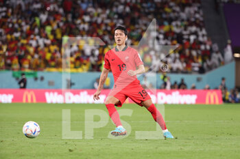 2022-11-28 - Kim Young-Gwon of South Korea during the FIFA World Cup 2022, Group H football match between South Korea Republic and Ghana on November 28, 2022 at Education City Stadium in Doha, Qatar - FOOTBALL - WORLD CUP 2022 - KOREA REPUBLIC V GHANA - FIFA WORLD CUP - SOCCER