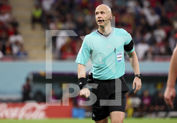 2022-12-01 - Referee Anthony Taylor of England the FIFA World Cup 2022, Group F football match between Croatia and Belgium on December 1, 2022 at Ahmad Bin Ali Stadium in Ar-Rayyan, Qatar - FOOTBALL - WORLD CUP 2022 - CROATIA V BELGIUM - FIFA WORLD CUP - SOCCER