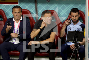 2022-12-01 - Coach of Spain Luis Enrique during the FIFA World Cup 2022, Group E football match between Japan and Spain on December 1, 2022 at Khalifa International Stadium in Ar-Rayyan, Qatar - FOOTBALL - WORLD CUP 2022 - JAPAN V SPAIN - FIFA WORLD CUP - SOCCER