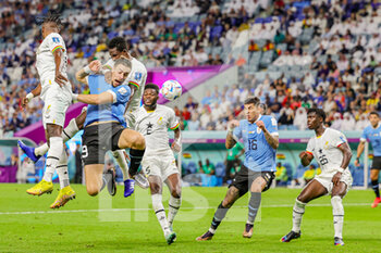 2022-12-02 - Sebastian Coates of Uruguay heads towards goal during the FIFA World Cup 2022, Group H football match between Ghana and Uruguay on December 2, 2022 at Al-Janoub Stadium in Al-Wakrah, Qatar - FOOTBALL - WORLD CUP 2022 - GHANA V URUGUAY - FIFA WORLD CUP - SOCCER