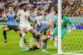 02/12/2022 - Giorgian De Arrascaeta (10) of Uruguay scores a goal during the FIFA World Cup 2022, Group H football match between Ghana and Uruguay on December 2, 2022 at Al-Janoub Stadium in Al-Wakrah, Qatar - FOOTBALL - WORLD CUP 2022 - GHANA V URUGUAY - FIFA MONDIALI - CALCIO