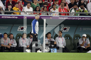 2022-12-02 - South Korea assistant coach Sergio Costa during the FIFA World Cup 2022, Group H football match between Korea Republic and Portugal on December 2, 2022 at Education City Stadium in Doha, Qatar - FOOTBALL - WORLD CUP 2022 - KOREA REPUBLIC V PORTUGAL - FIFA WORLD CUP - SOCCER
