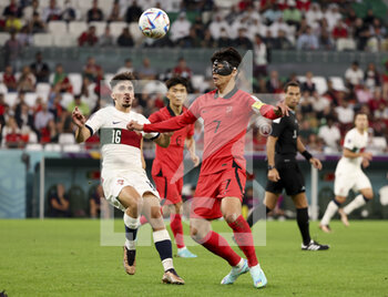 2022-12-02 - Son Heung-Min of South Korea, Vitinha of Portugal (left) during the FIFA World Cup 2022, Group H football match between Korea Republic and Portugal on December 2, 2022 at Education City Stadium in Doha, Qatar - FOOTBALL - WORLD CUP 2022 - KOREA REPUBLIC V PORTUGAL - FIFA WORLD CUP - SOCCER