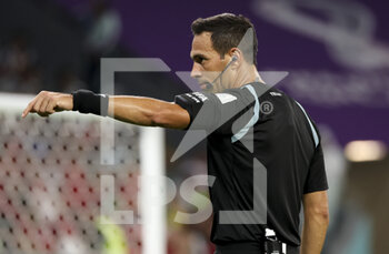 2022-12-02 - Referee Facundo Tello of Argentina during the FIFA World Cup 2022, Group H football match between Korea Republic and Portugal on December 2, 2022 at Education City Stadium in Doha, Qatar - FOOTBALL - WORLD CUP 2022 - KOREA REPUBLIC V PORTUGAL - FIFA WORLD CUP - SOCCER