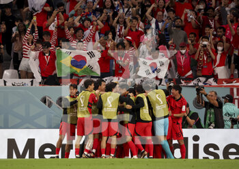 2022-12-02 - South Korea celebrate a goal during the FIFA World Cup 2022, Group H football match between Korea Republic and Portugal on December 2, 2022 at Education City Stadium in Doha, Qatar - FOOTBALL - WORLD CUP 2022 - KOREA REPUBLIC V PORTUGAL - FIFA WORLD CUP - SOCCER