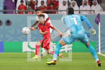 2022-12-02 - Joao Cancelo of Portugal and Moon-hwan Kim of Korea Republic during the FIFA World Cup 2022, Group H football match between Korea Republic and Portugal on December 2, 2022 at Education City Stadium in Doha, Qatar - FOOTBALL - WORLD CUP 2022 - KOREA REPUBLIC V PORTUGAL - FIFA WORLD CUP - SOCCER
