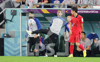 2022-12-02 - Head coach Paulo Bento of Korea Republic during the FIFA World Cup 2022, Group H football match between Korea Republic and Portugal on December 2, 2022 at Education City Stadium in Doha, Qatar - FOOTBALL - WORLD CUP 2022 - KOREA REPUBLIC V PORTUGAL - FIFA WORLD CUP - SOCCER