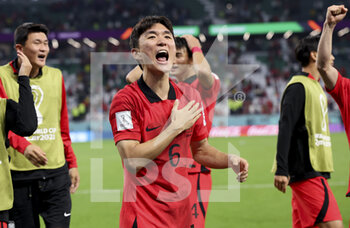 2022-12-02 - Hwang In-Beom of South Korea celebrates the victory following the FIFA World Cup 2022, Group H football match between Korea Republic and Portugal on December 2, 2022 at Education City Stadium in Doha, Qatar - FOOTBALL - WORLD CUP 2022 - KOREA REPUBLIC V PORTUGAL - FIFA WORLD CUP - SOCCER