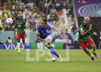 2022-12-02 - Eder Militao of Brazil, Eric Maxim Choupo-Moting of Cameroon during the FIFA World Cup 2022, Group G football match between Cameroon and Brazil on December 2, 2022 at Lusail Stadium in Al Daayen, Qatar - FOOTBALL - WORLD CUP 2022 - CAMEROON V BRAZIL - FIFA WORLD CUP - SOCCER
