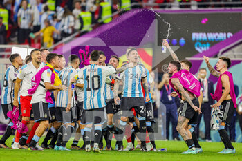 2022-12-04 - Argentina players celebrate at full time during the FIFA World Cup 2022, Round of 16 football match between Argentina and Australia on December 3, 2022 at Ahmad Bin Ali Stadium in Al Rayyan, Qatar - FOOTBALL - WORLD CUP 2022 - 1/8 - ARGENTINA V AUSTRALIA - FIFA WORLD CUP - SOCCER
