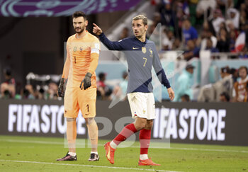 2022-12-04 - Antoine Griezmann, goalkeeper of France Hugo Lloris (left) during the FIFA World Cup 2022, Round of 16 football match between France and Poland on December 4, 2022 at Al Thumama Stadium in Doha, Qatar - FOOTBALL - WORLD CUP 2022 - 1/8 - FRANCE V POLAND - FIFA WORLD CUP - SOCCER