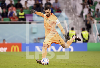 2022-12-04 - Goalkeeper of France Hugo Lloris during the FIFA World Cup 2022, Round of 16 football match between France and Poland on December 4, 2022 at Al Thumama Stadium in Doha, Qatar - FOOTBALL - WORLD CUP 2022 - 1/8 - FRANCE V POLAND - FIFA WORLD CUP - SOCCER