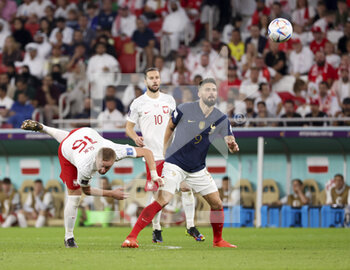2022-12-04 - Olivier Giroud of France, Kamil Glik of Poland (left) during the FIFA World Cup 2022, Round of 16 football match between France and Poland on December 4, 2022 at Al Thumama Stadium in Doha, Qatar - FOOTBALL - WORLD CUP 2022 - 1/8 - FRANCE V POLAND - FIFA WORLD CUP - SOCCER