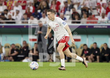 2022-12-04 - Piotr Zielinski of Poland during the FIFA World Cup 2022, Round of 16 football match between France and Poland on December 4, 2022 at Al Thumama Stadium in Doha, Qatar - FOOTBALL - WORLD CUP 2022 - 1/8 - FRANCE V POLAND - FIFA WORLD CUP - SOCCER