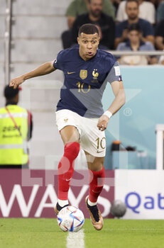 2022-12-04 - Kylian Mbappe of France during the FIFA World Cup 2022, Round of 16 football match between France and Poland on December 4, 2022 at Al Thumama Stadium in Doha, Qatar - FOOTBALL - WORLD CUP 2022 - 1/8 - FRANCE V POLAND - FIFA WORLD CUP - SOCCER