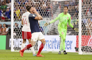 2022-12-04 - Olivier Giroud of France reacts after missing a goal while Poland goalkeeper Wojciech Szczesny looks on during the FIFA World Cup 2022, Round of 16 football match between France and Poland on December 4, 2022 at Al Thumama Stadium in Doha, Qatar - FOOTBALL - WORLD CUP 2022 - 1/8 - FRANCE V POLAND - FIFA WORLD CUP - SOCCER