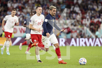 2022-12-04 - Antoine Griezmann of France, Piotr Zielinski of Poland (left) during the FIFA World Cup 2022, Round of 16 football match between France and Poland on December 4, 2022 at Al Thumama Stadium in Doha, Qatar - FOOTBALL - WORLD CUP 2022 - 1/8 - FRANCE V POLAND - FIFA WORLD CUP - SOCCER