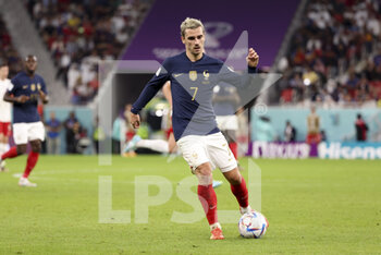 2022-12-04 - Antoine Griezmann of France during the FIFA World Cup 2022, Round of 16 football match between France and Poland on December 4, 2022 at Al Thumama Stadium in Doha, Qatar - FOOTBALL - WORLD CUP 2022 - 1/8 - FRANCE V POLAND - FIFA WORLD CUP - SOCCER