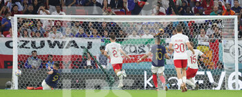 2022-12-04 - Olivier Giroud of France misses a chance during the FIFA World Cup 2022, Round of 16 football match between France and Poland on December 4, 2022 at Al Thumama Stadium in Doha, Qatar - FOOTBALL - WORLD CUP 2022 - 1/8 - FRANCE V POLAND - FIFA WORLD CUP - SOCCER