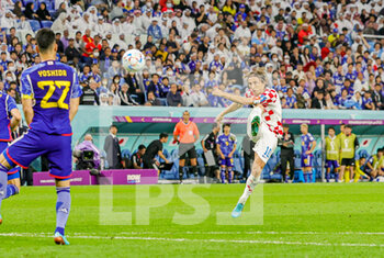 2022-12-05 - Luka Modric (10) of Croatia shoots towards the goal during the FIFA World Cup 2022, Round of 16 football match between Japan and Croatia on December 5, 2022 at Al-Janoub Stadium in Al-Wakrah, Qatar - FOOTBALL - WORLD CUP 2022 - 1/8 - JAPAN V CROATIA - FIFA WORLD CUP - SOCCER