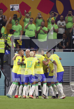 2022-12-05 - Richarlison de Andrade of Brazil celebrates his goal with teammates during the FIFA World Cup 2022, Round of 16 football match between Brazil and Korea Republic on December 5, 2022 at Stadium 974 in Doha, Qatar - FOOTBALL - WORLD CUP 2022 - 1/8 - BRAZIL V KOREA REPUBLIC - FIFA WORLD CUP - SOCCER