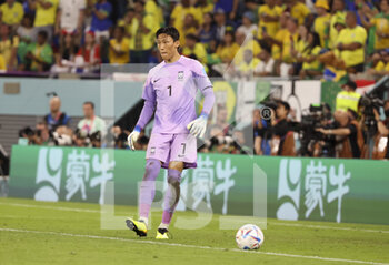 2022-12-05 - South Korea goalkeeper Kim Seung-Gyu during the FIFA World Cup 2022, Round of 16 football match between Brazil and Korea Republic on December 5, 2022 at Stadium 974 in Doha, Qatar - FOOTBALL - WORLD CUP 2022 - 1/8 - BRAZIL V KOREA REPUBLIC - FIFA WORLD CUP - SOCCER
