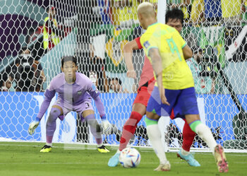 2022-12-05 - South Korea goalkeeper Kim Seung-Gyu during the FIFA World Cup 2022, Round of 16 football match between Brazil and Korea Republic on December 5, 2022 at Stadium 974 in Doha, Qatar - FOOTBALL - WORLD CUP 2022 - 1/8 - BRAZIL V KOREA REPUBLIC - FIFA WORLD CUP - SOCCER