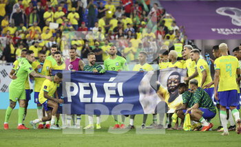 2022-12-05 - Brazil players hold a banner showing support for football legend Pele following the FIFA World Cup 2022, Round of 16 football match between Brazil and Korea Republic on December 5, 2022 at Stadium 974 in Doha, Qatar - FOOTBALL - WORLD CUP 2022 - 1/8 - BRAZIL V KOREA REPUBLIC - FIFA WORLD CUP - SOCCER