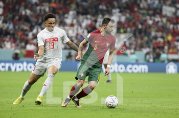 2022-12-06 - Bruno Fernandes of Portugal, Noah Okafor of Switzerland (left) during the FIFA World Cup 2022, Round of 16 football match between Portugal and Switzerland on December 6, 2022 at Lusail Stadium in Al Daayen, Qatar - FOOTBALL - WORLD CUP 2022 - 1/8 - PORTUGAL V SWITZERLAND - FIFA WORLD CUP - SOCCER
