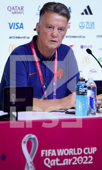 2022-12-08 - Coach of Netherlands Louis Van Gaal answers to the media during a press conference at the Qatar National Convention Center QNCC during the FIFA World Cup 2022 on December 8, 2022 in Doha, Qatar - FOOTBALL - WORLD CUP 2022 - MISCS - FIFA WORLD CUP - SOCCER