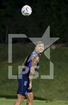2022-12-08 - Leandro Paredes of Argentina during Argentina training session at the Qatar University training center during the FIFA World Cup 2022 on December 8, 2022 in Doha, Qatar - FOOTBALL - WORLD CUP 2022 - MISCS - FIFA WORLD CUP - SOCCER
