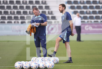 2022-12-09 - Assistant-coach of England Steve Holland, head coach Gareth Southgate during England training session at Al Wakrah Sports Club during the FIFA World Cup 2022 on December 9, 2022 in Doha, Qatar - FOOTBALL - WORLD CUP 2022 - MISCS - FIFA WORLD CUP - SOCCER