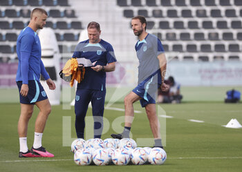 2022-12-09 - Eric Dier of England, assistant-coach Steve Holland, head coach Gareth Southgate during England training session at Al Wakrah Sports Club during the FIFA World Cup 2022 on December 9, 2022 in Doha, Qatar - FOOTBALL - WORLD CUP 2022 - MISCS - FIFA WORLD CUP - SOCCER