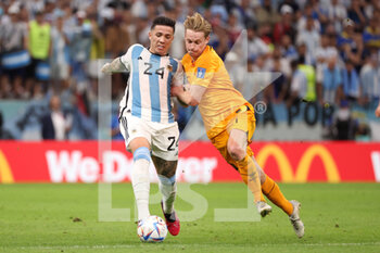 2022-12-09 - Enzo Fernandez of Argentinan, Frenkie de Jong of Netherlands during the FIFA World Cup 2022, Quarter-final football match between Netherlands and Argentina on December 9, 2022 at Lusail Stadium in Al Daayen, Qatar - FOOTBALL - WORLD CUP 2022 - 1/4 - NETHERLANDS V ARGENTINA - FIFA WORLD CUP - SOCCER