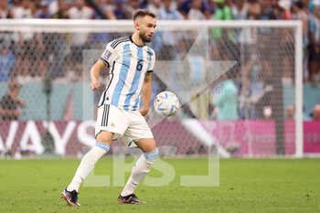 2022-12-09 - German Pezzella of Argentina during the FIFA World Cup 2022, Quarter-final football match between Netherlands and Argentina on December 9, 2022 at Lusail Stadium in Al Daayen, Qatar - FOOTBALL - WORLD CUP 2022 - 1/4 - NETHERLANDS V ARGENTINA - FIFA WORLD CUP - SOCCER