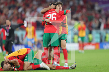 2022-12-10 - Players of Morocco celebrate at full time during the FIFA World Cup 2022, Quarter-final football match between Morocco and Portugal on December 10, 2022 at Al Thumama Stadium in Doha, Qatar - FOOTBALL - WORLD CUP 2022 - 1/4 - MOROCCO V PORTUGAL - FIFA WORLD CUP - SOCCER