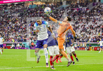 2022-12-10 - Hugo Lloris (1) of France makes a save from Marcus Rashford (11) of England during the FIFA World Cup 2022, Quarter-final football match between England and France on December 10, 2022 at Al Bayt Stadium in Al Khor, Qatar - FOOTBALL - WORLD CUP 2022 - 1/4 - ENGLAND V FRANCE - FIFA WORLD CUP - SOCCER