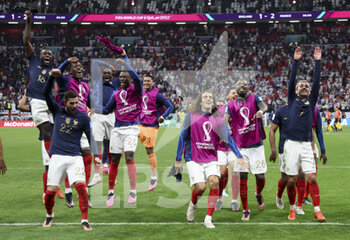 2022-12-10 - Matteo Guendouzi (C), Marcus Thuram, Antoine Griezmann of France and teammates celebrate the victory following the FIFA World Cup 2022, Quarter-final football match between England and France on December 10, 2022 at Al Bayt Stadium in Al Khor, Qatar - FOOTBALL - WORLD CUP 2022 - 1/4 - ENGLAND V FRANCE - FIFA WORLD CUP - SOCCER