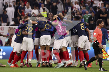 2022-12-10 - Players of France celebrate the victory following the FIFA World Cup 2022, Quarter-final football match between England and France on December 10, 2022 at Al Bayt Stadium in Al Khor, Qatar - FOOTBALL - WORLD CUP 2022 - 1/4 - ENGLAND V FRANCE - FIFA WORLD CUP - SOCCER