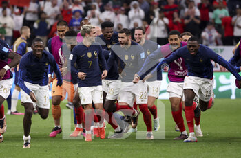 2022-12-10 - Ousmane Dembele, Antoine Griezmann, Theo Hernandez, William Saliba, Youssouf Fofana of France celebrate the victory following the FIFA World Cup 2022, Quarter-final football match between England and France on December 10, 2022 at Al Bayt Stadium in Al Khor, Qatar - FOOTBALL - WORLD CUP 2022 - 1/4 - ENGLAND V FRANCE - FIFA WORLD CUP - SOCCER