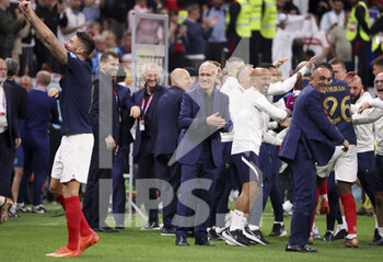 2022-12-10 - Coach of France Didier Deschamps and his staff celebrate the victory following the FIFA World Cup 2022, Quarter-final football match between England and France on December 10, 2022 at Al Bayt Stadium in Al Khor, Qatar - FOOTBALL - WORLD CUP 2022 - 1/4 - ENGLAND V FRANCE - FIFA WORLD CUP - SOCCER