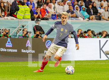 2022-12-11 - Antoine Griezmann (7) of France during the FIFA World Cup 2022, Quarter-final football match between England and France on December 10, 2022 at Al Bayt Stadium in Al Khor, Qatar - FOOTBALL - WORLD CUP 2022 - 1/4 - ENGLAND V FRANCE - FIFA WORLD CUP - SOCCER